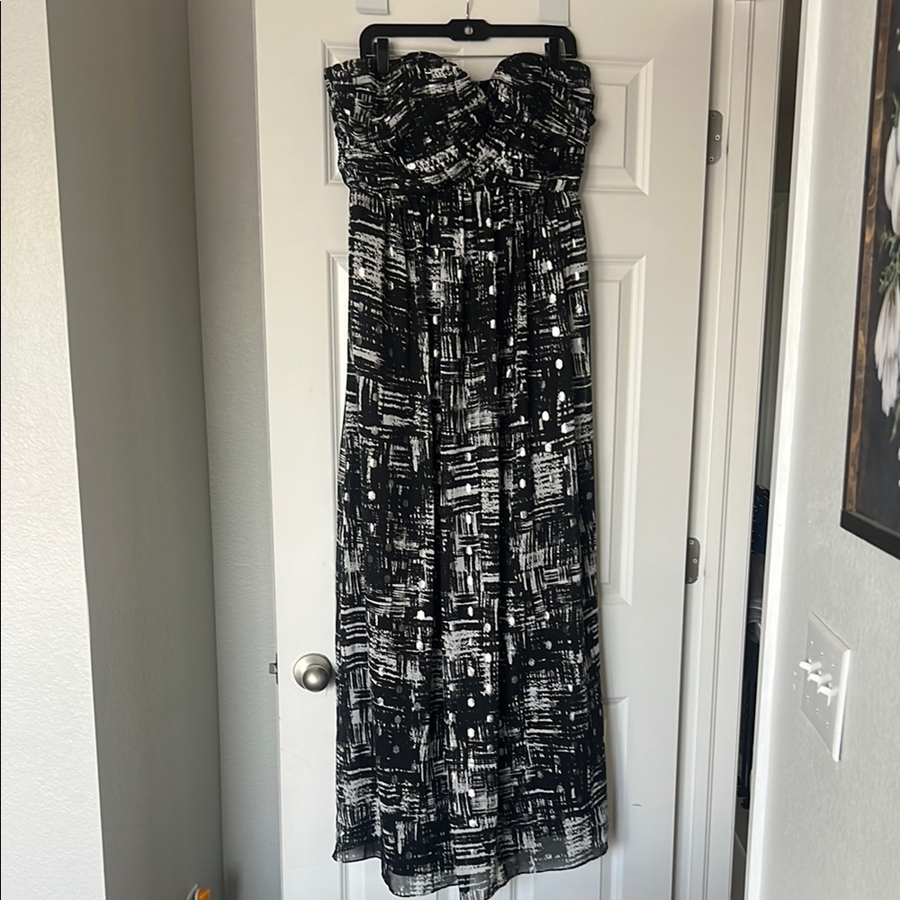 Elegant Black and White Strapless Dress